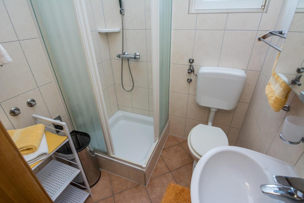 Apartments Sarlija Vir Ngoại thất bức ảnh