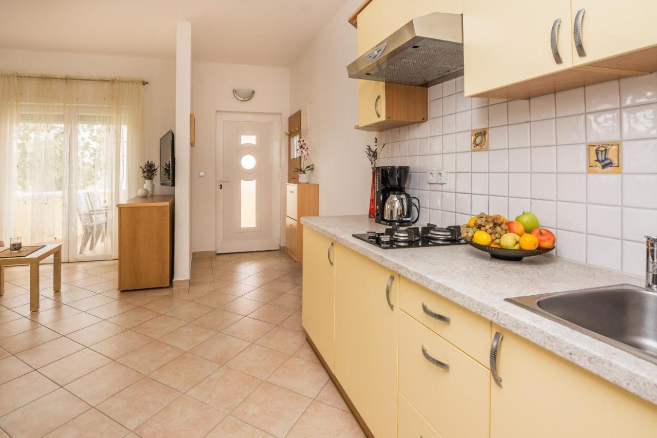 Apartments Sarlija Vir Ngoại thất bức ảnh