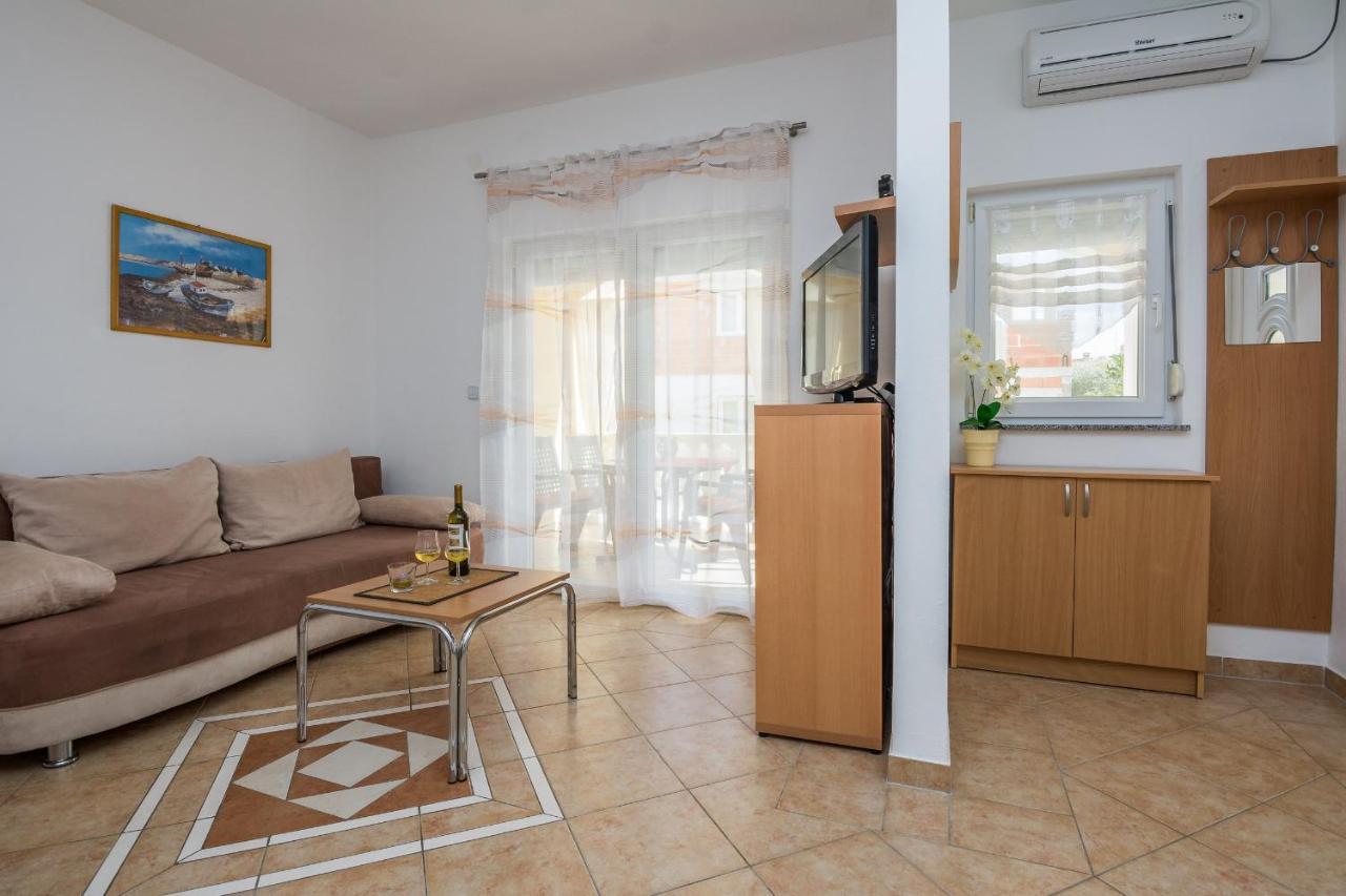 Apartments Sarlija Vir Ngoại thất bức ảnh