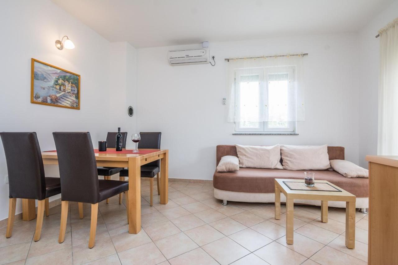 Apartments Sarlija Vir Ngoại thất bức ảnh